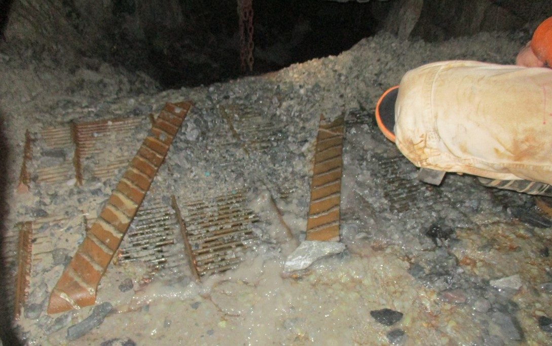 Water being collected by the installed Water Weir Eliminator and piped out to the cross cut