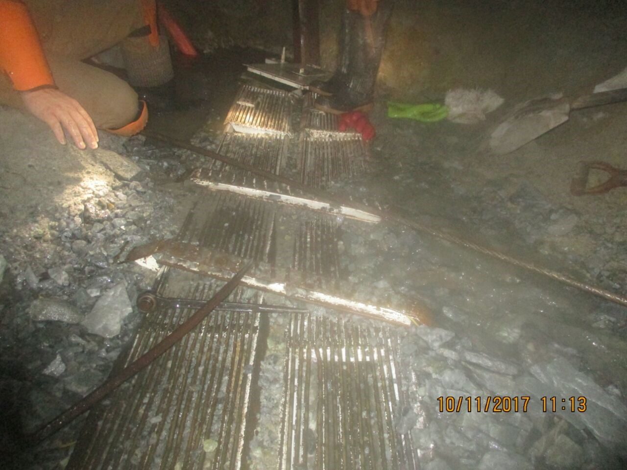 Dry footwall below an installed Water Weir Eliminator underground