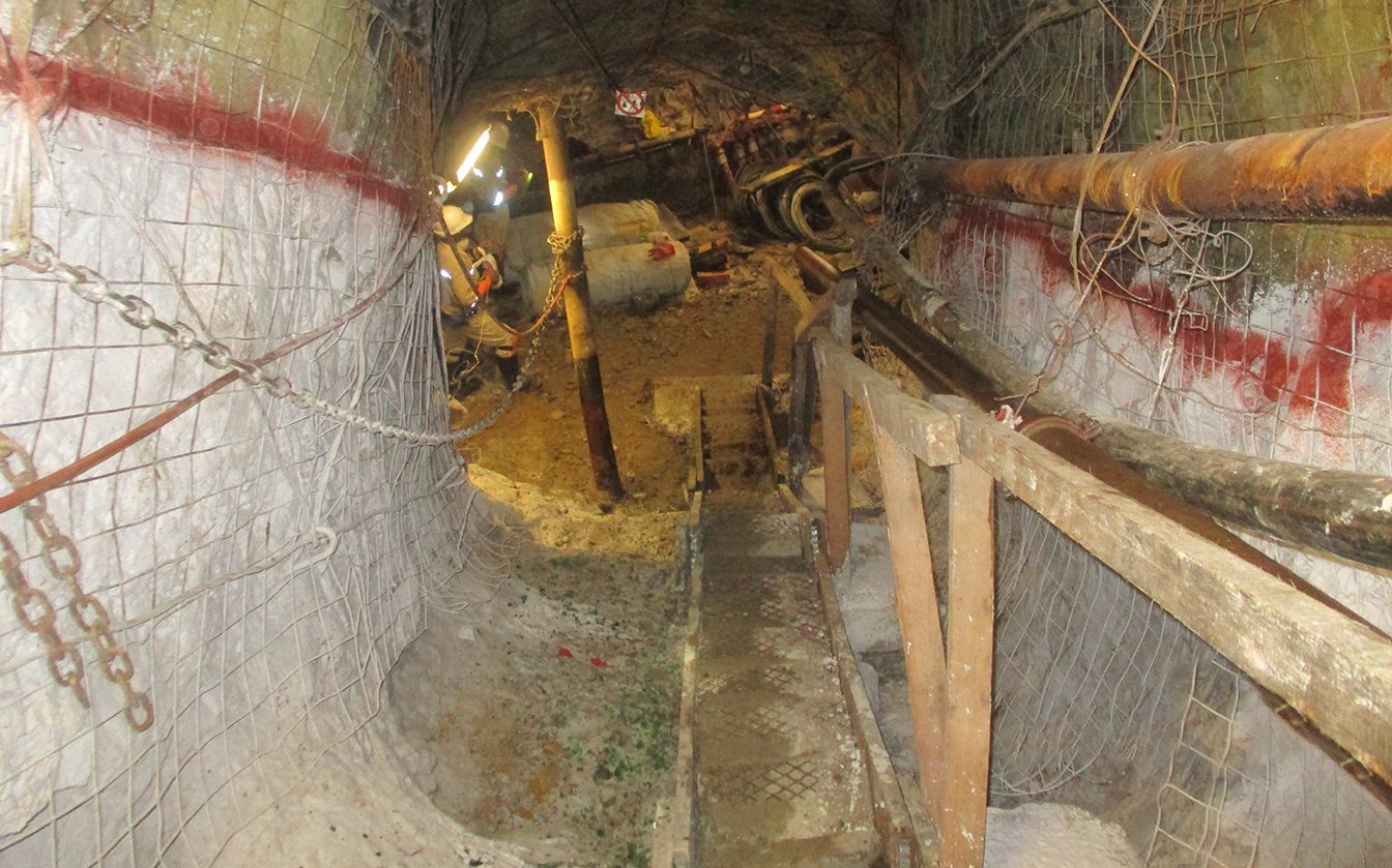 Adjustable Stairway landing platform installed underground with handrail and safety chain